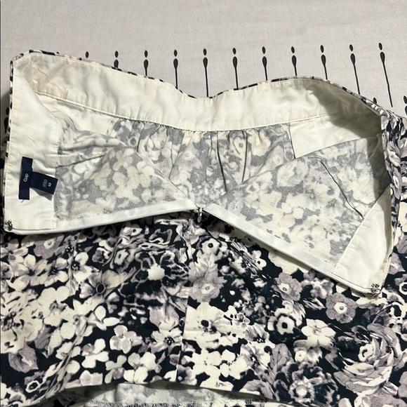 Gap Black and White floral print Mini Skirt. Size 10 - Picture 4 of 7